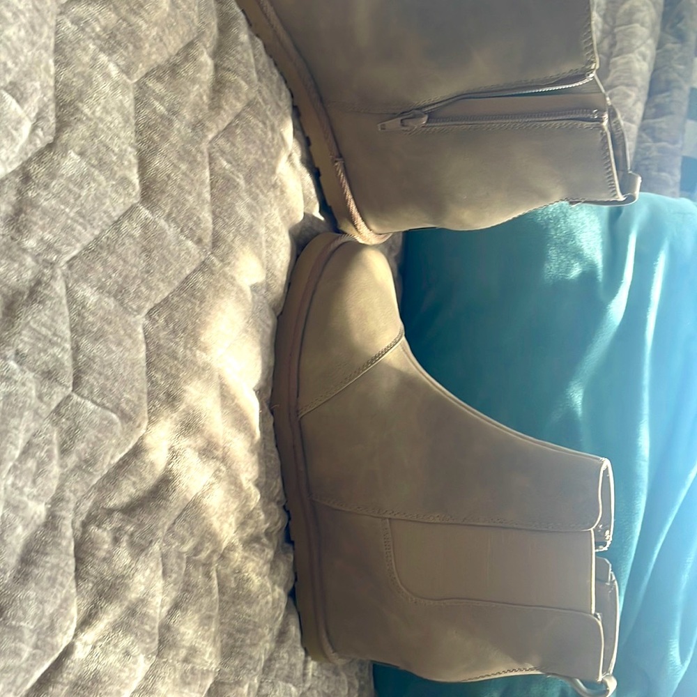 Dunes wedges with zipper.  Never worn. No tags